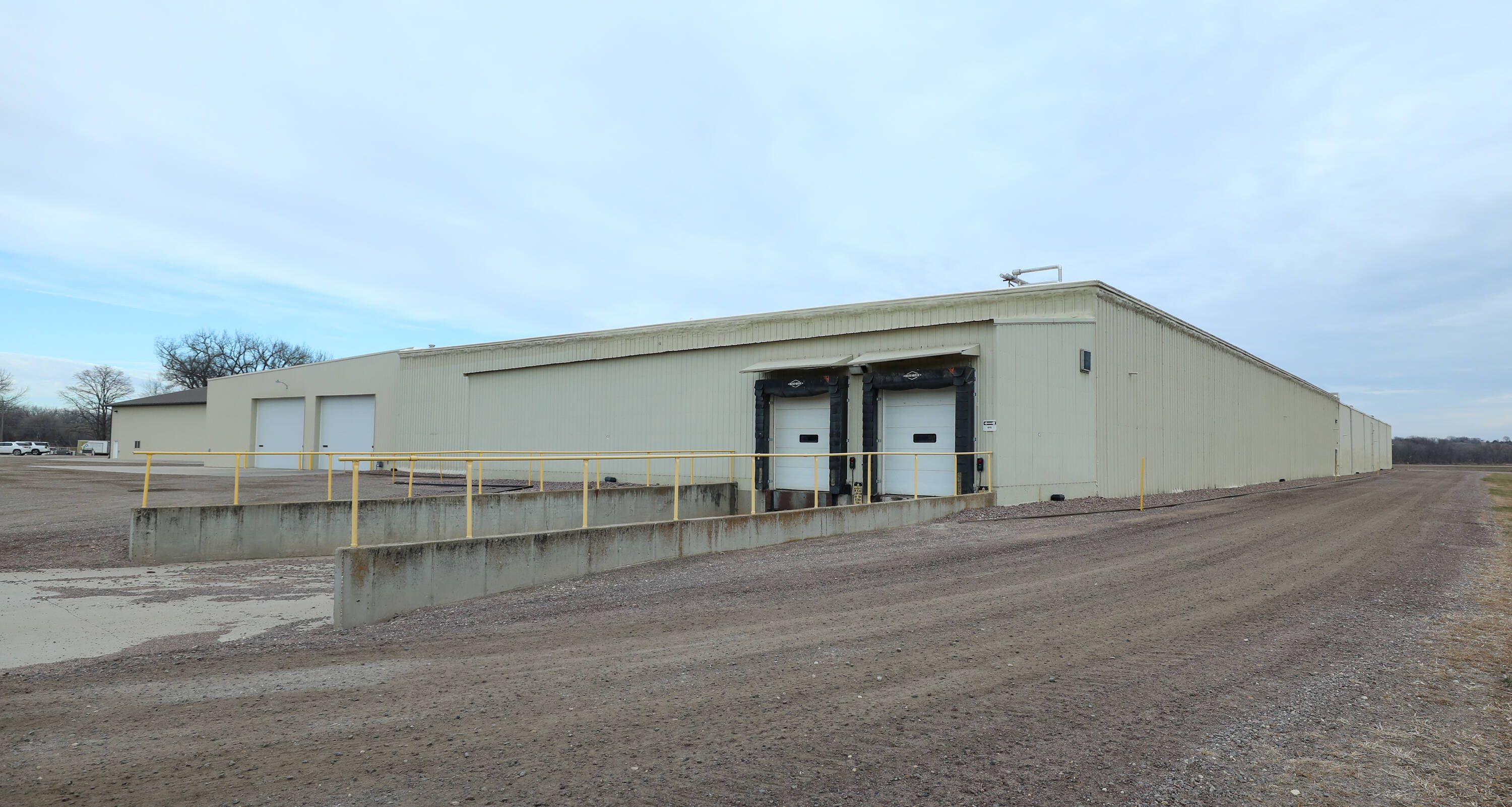 Listing Photo: Refrigerated Warehouse Loading Docks